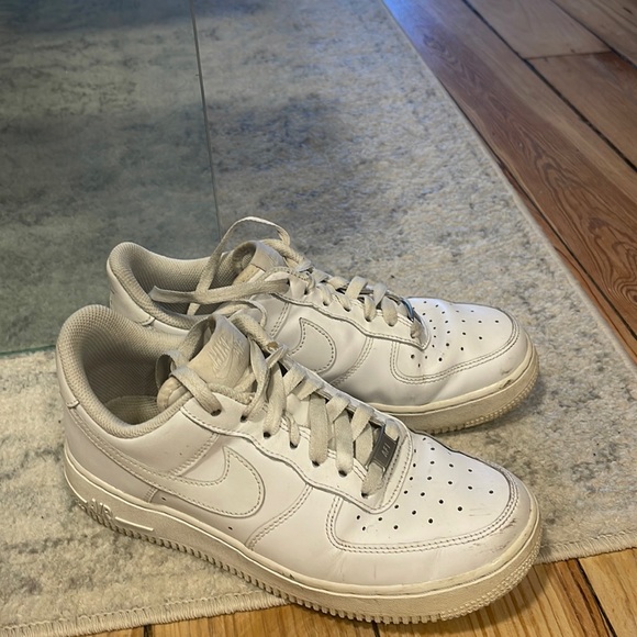 Nike Air Force One’s - size 8 - Picture 1 of 3